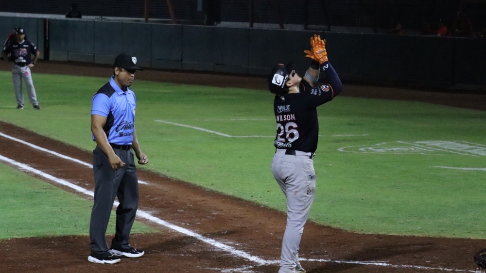 Tigres detona tres cuadrangulares en final para asegurar serie