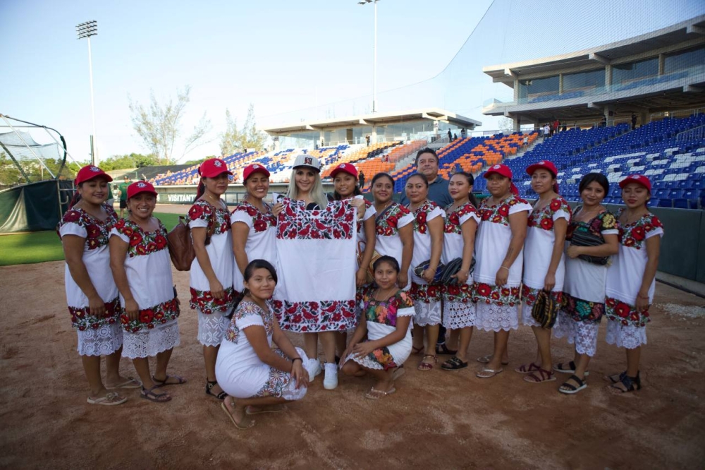 Diablillas de Hondzonot vs Leonas de Isla Mujeres en el Beto Ávila