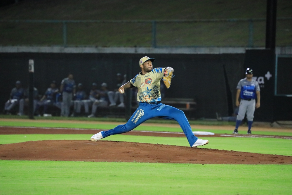 Xzavion Curry regresa a Tigres este 2026