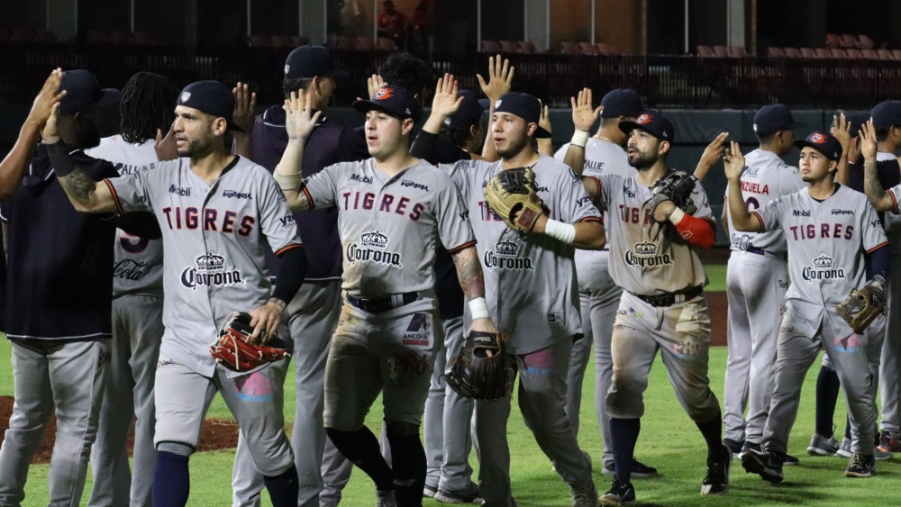 Tigres saca la escoba y barre a Piratas de Campeche