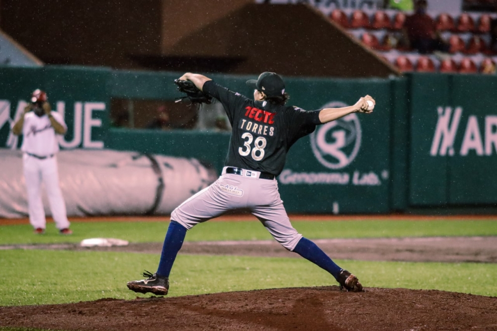 Veracruz se adelanta en la serie con juego recortado por lluvia 