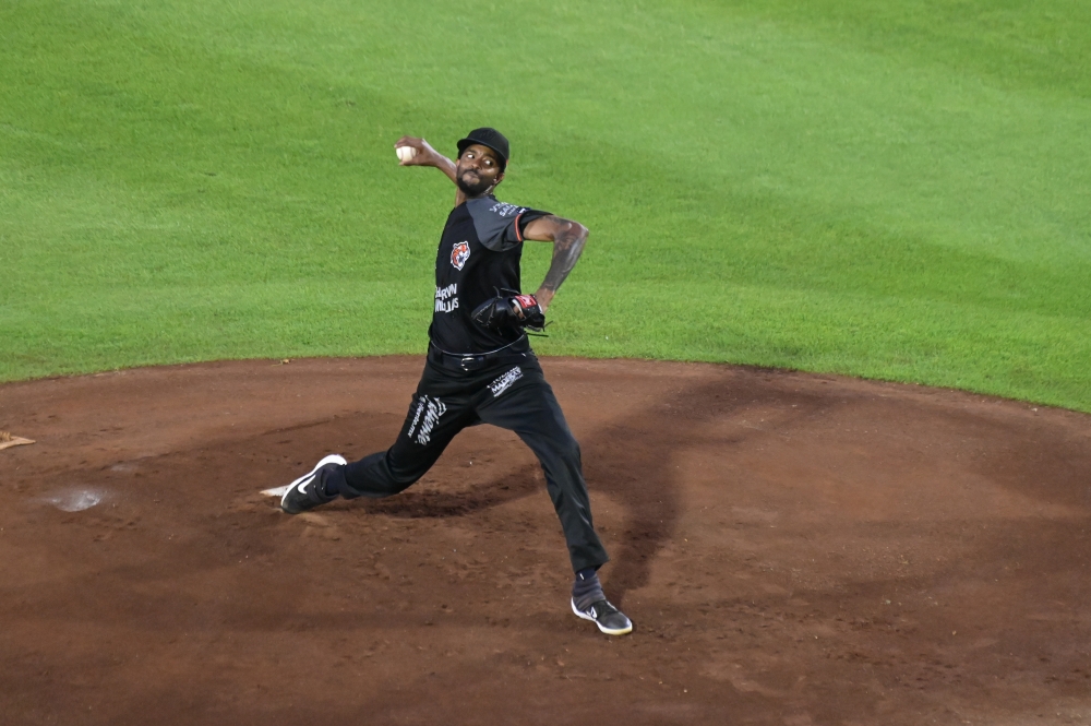 Joya de pitcheo por parte de Carl Edwards Jr.