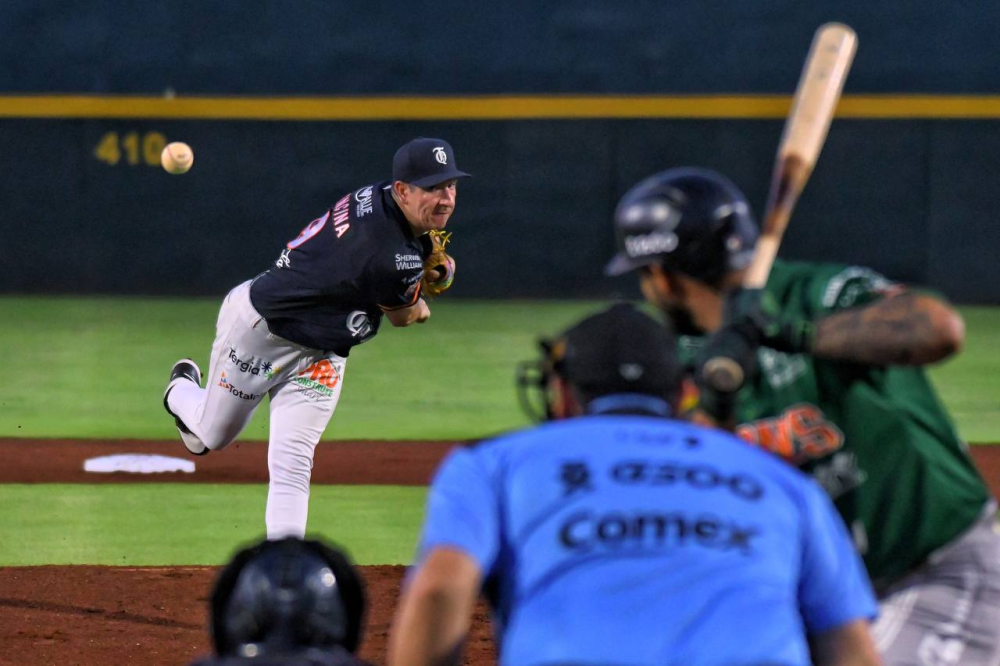 Agarrón entre Leones y Tigres que se definió en entradas extras