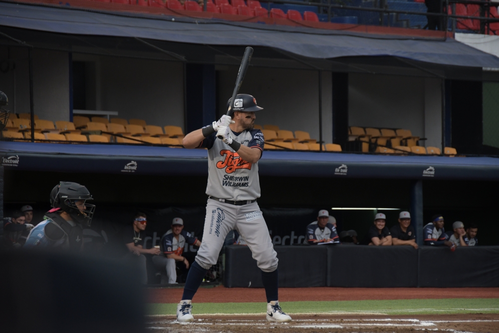 Grand Slam de Reginatto le da la victoria a Tigres