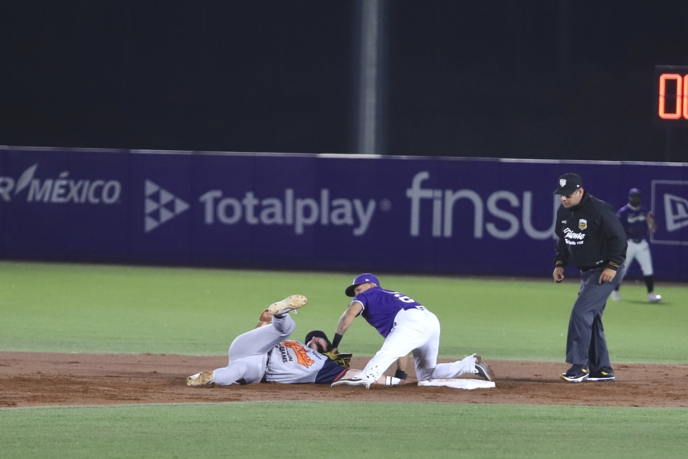 El viento suspende el juego en Quer&eacute;taro